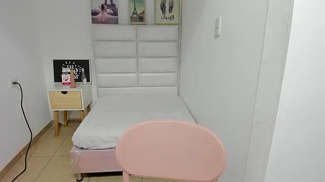 Snapshot of amyalvarez chatting on 02-15-26, 03:20 amyalvarez online show from 02-15-26, 03:20