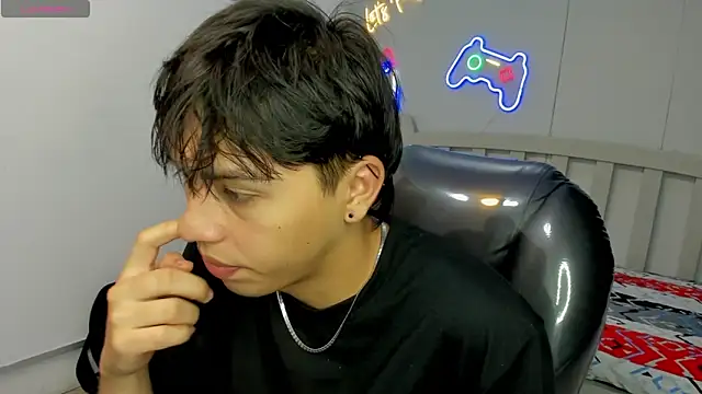 StiwenTwink online show from 10-30-25, 04:08