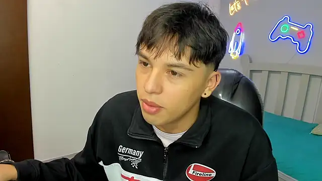 StiwenTwink online show from 11-06-25, 02:51