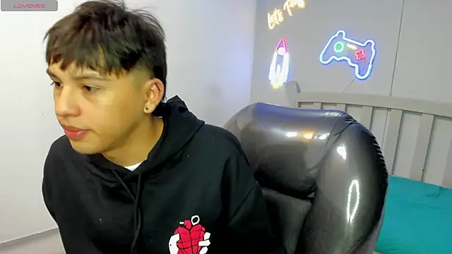 StiwenTwink online show from 11-07-25, 01:55