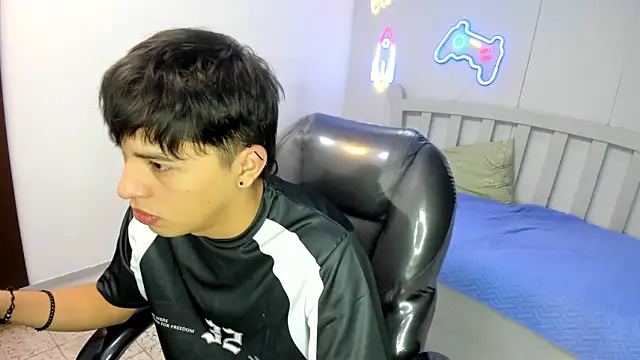 StiwenTwink online show from 11-21-25, 04:05