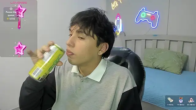 Snapshot of StiwenTwink chatting on 12-17-25, 07:31 StiwenTwink online show from 12-17-25, 07:31