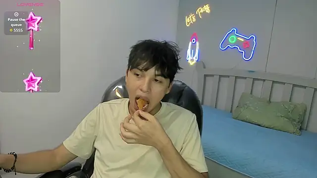 Snapshot of StiwenTwink chatting on 12-18-25, 07:31 StiwenTwink online show from 12-18-25, 07:31