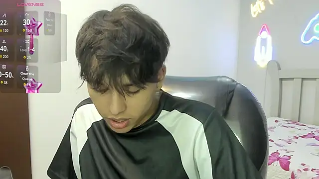 Snapshot of StiwenTwink chatting on 01-08-26, 08:00 StiwenTwink online show from 01-08-26, 08:00