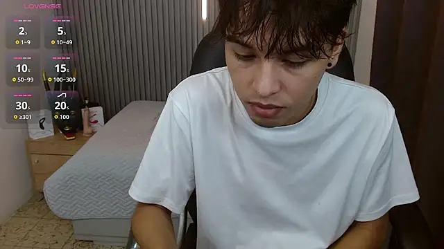 Snapshot of StiwenTwink chatting on 05-04-26, 02:35 StiwenTwink online show from 05-04-26, 02:35
