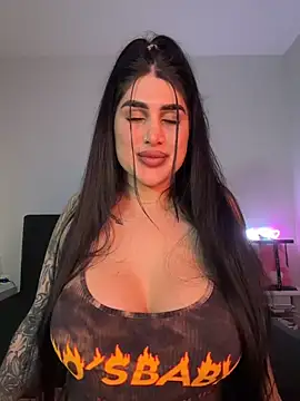 Niinarosee online show from 04-20-26, 02:03