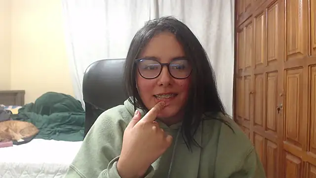 Venus cat  online show from 04-17-26, 11:19