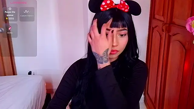 emma web  online show from 11-11-25, 03:12