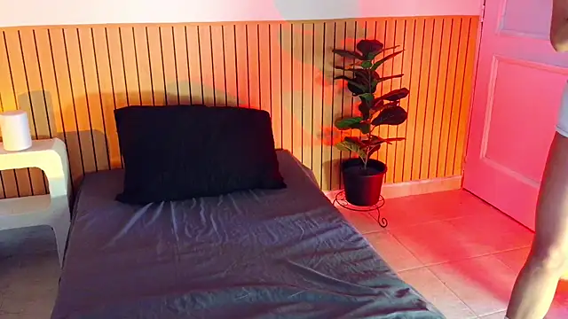 emma web  online show from 07-18-26, 01:48