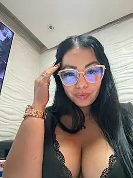 Snapshot of Aurora-Hernandez chatting on 10-07-25, 03:25 Aurora-Hernandez online show from 10-07-25, 03:25