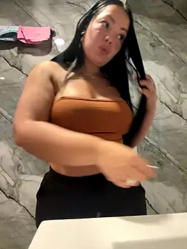 Snapshot of Aurora-Hernandez chatting on 01-09-26, 05:10 Aurora-Hernandez online show from 01-09-26, 05:10