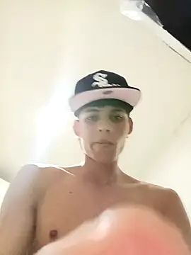 Snapshot of mazo18 chatting on 02-15-26, 04:53 mazo18 online show from 02-15-26, 04:53