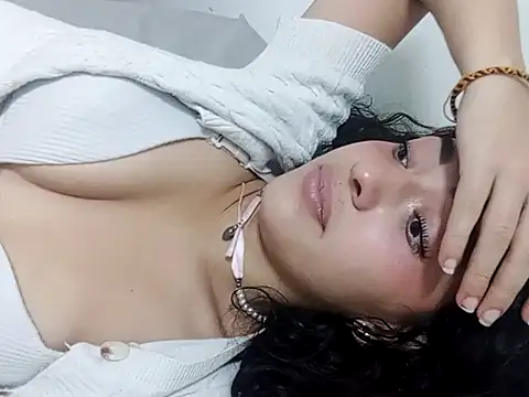 JuliethaFox online show from 05-16-26, 07:34
