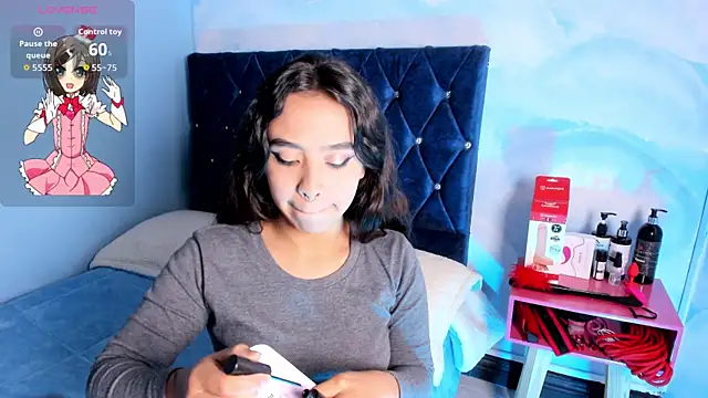 laylaa fox online show from 10-20-25, 07:14
