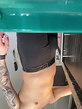 Snapshot of jeff2995_ chatting on 10-04-25, 06:28 jeff2995  online show from 10-04-25, 06:28