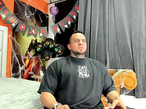 Snapshot of ZEUS-KING chatting on 10-18-25, 07:03 ZEUS-KING online show from 10-18-25, 07:03