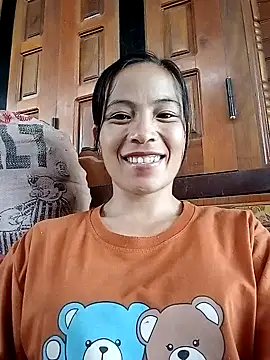 Snapshot of -Lauren- chatting on 10-04-25, 12:19 -Lauren- online show from 10-04-25, 12:19