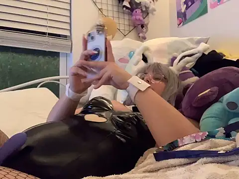 sadgirlsocial online show from 10-09-25, 06:22