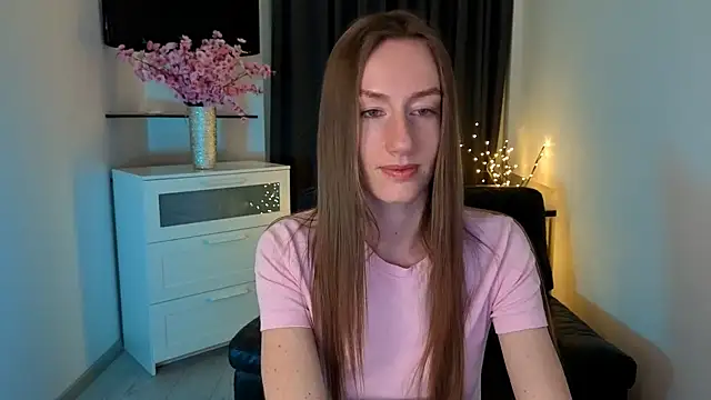 Snapshot of GoldenRose_ chatting on 02-24-26, 01:42 GoldenRose online show from 02-24-26, 01:42