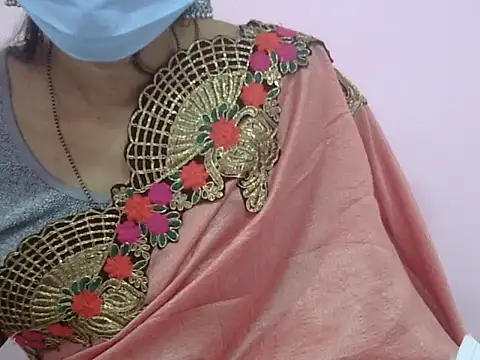 Snapshot of Laila_Cute chatting on 01-14-26, 04:40 Laila Cute online show from 01-14-26, 04:40