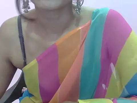 Snapshot of Laila_Cute chatting on 06-11-26, 03:48 Laila Cute online show from 06-11-26, 03:48