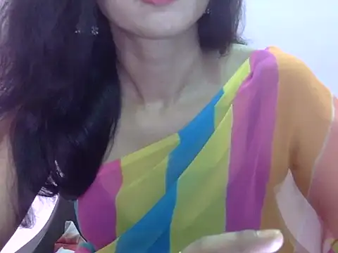 Snapshot of Laila_Cute chatting on 06-17-26, 03:42 Laila Cute online show from 06-17-26, 03:42