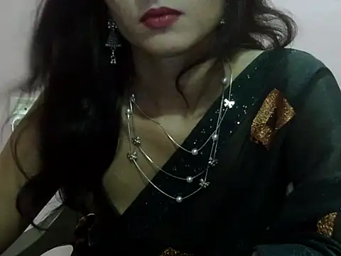 Snapshot of Laila_Cute chatting on 06-20-26, 04:43 Laila Cute online show from 06-20-26, 04:43