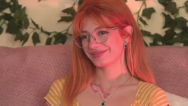 Snapshot of DaphneRose chatting on 01-14-26, 04:51 DaphneRose online show from 01-14-26, 04:51