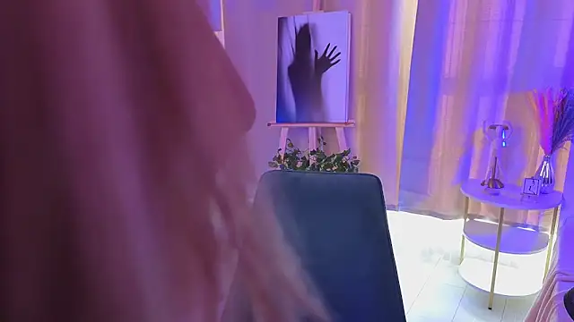 JulieLupo online show from 11-04-25, 06:23