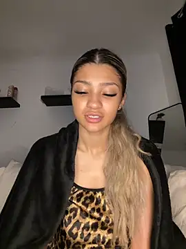 Honeyyyxo online show from 11-07-25, 04:29