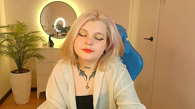 Shad0wPurr online show from 10-03-25, 08:55