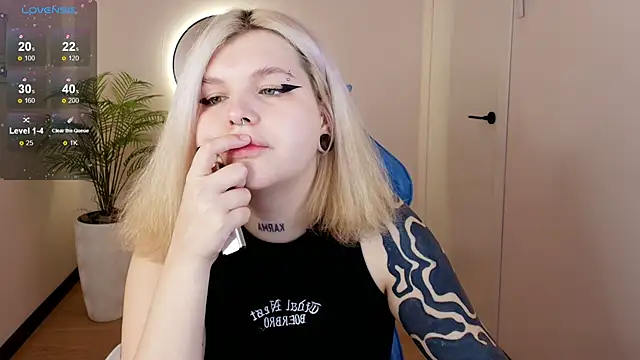 Shad0wPurr online show from 10-24-25, 02:08