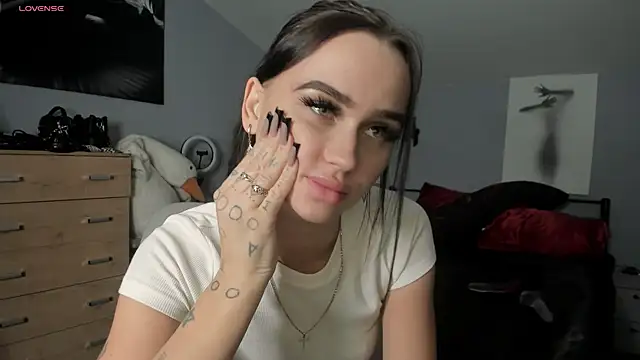 Lisa  Johnson online show from 10-31-25, 12:11