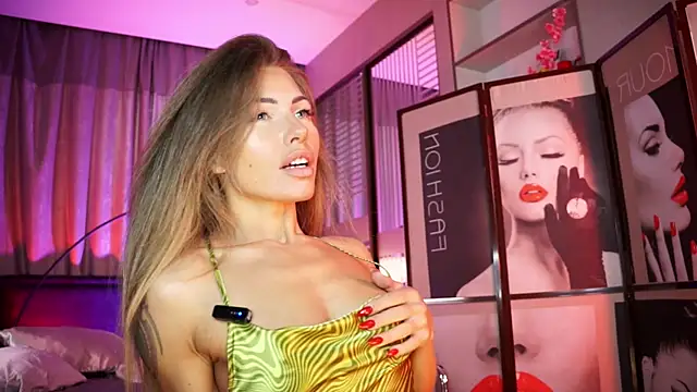 Nikki Amour online show from 10-07-25, 08:00