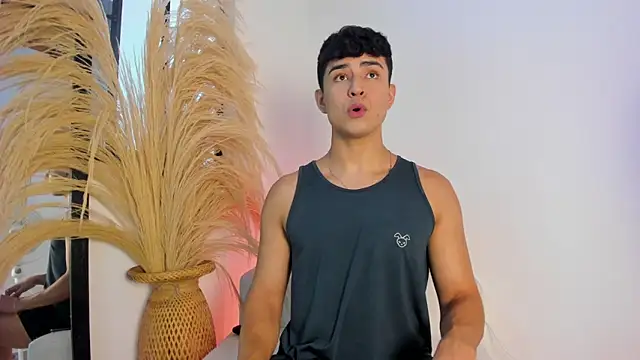 Snapshot of Thiago_Connor21 chatting on 11-10-25, 06:18 Thiago Connor21 online show from 11-10-25, 06:18