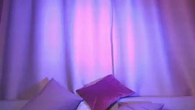 Snapshot of SophieDiamond_Xx chatting on 10-09-25, 06:17 SophieDiamond Xx online show from 10-09-25, 06:17