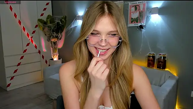 linakorvin online show from 10-27-25, 01:15