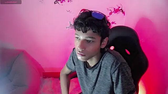 Snapshot of Im_david02 chatting on 10-22-25, 01:44 Im david02 online show from 10-22-25, 01:44