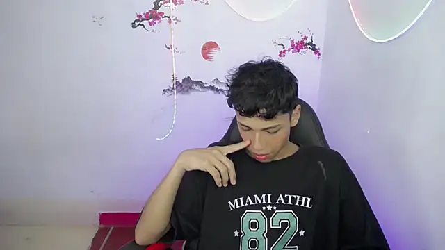 Snapshot of Im_david02 chatting on 11-15-25, 12:56 Im david02 online show from 11-15-25, 12:56