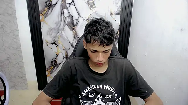 Snapshot of Im_david02 chatting on 11-29-25, 01:14 Im david02 online show from 11-29-25, 01:14