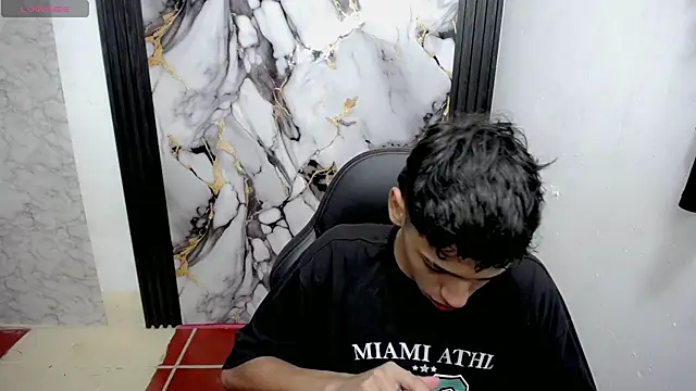 Snapshot of Im_david02 chatting on 12-05-25, 01:42 Im david02 online show from 12-05-25, 01:42