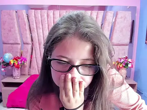 Snapshot of sarah_sweett_ chatting on 10-04-25, 01:42 sarah sweett online show from 10-04-25, 01:42