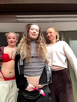 RollDolls online show from 11-20-25, 05:07