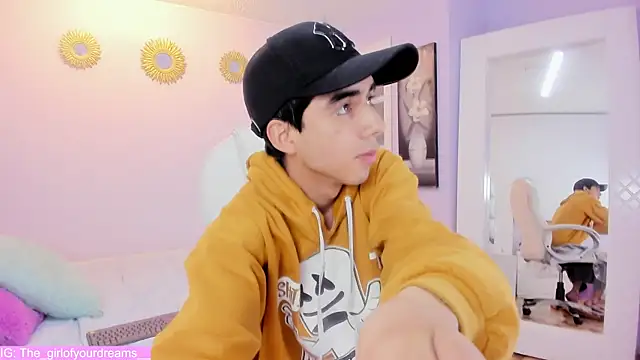 Hottie Guy online show from 11-21-25, 05:55