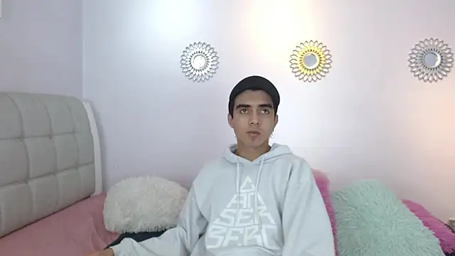 Hottie Guy online show from 11-26-25, 05:58