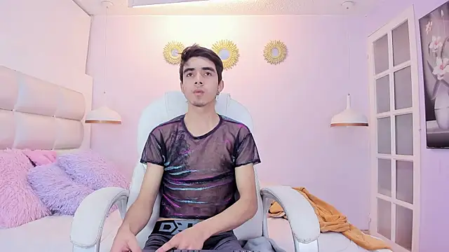 Hottie Guy online show from 12-05-25, 05:53