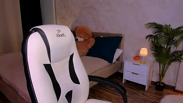 AngelAnabelle online show from 11-13-25, 09:47