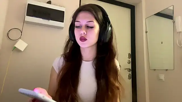 Nayra flash online show from 10-08-25, 06:55