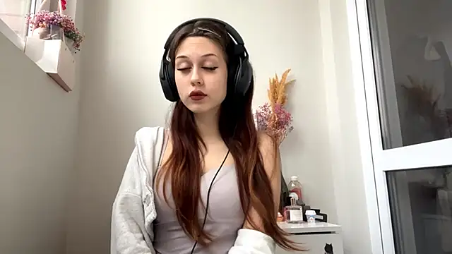 Nayra flash online show from 10-09-25, 01:09