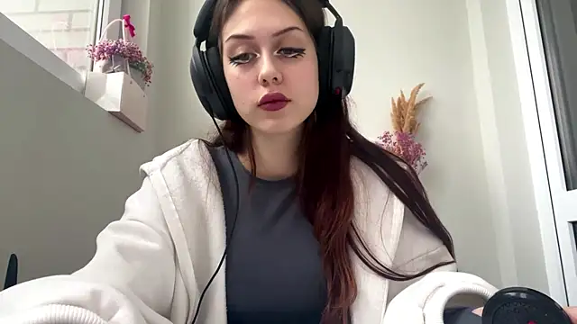 Nayra flash online show from 10-15-25, 01:22